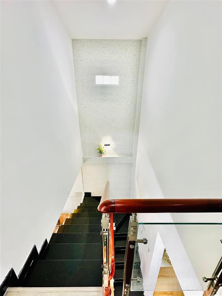 Bán nhà đẹp nguyễn thái sơn, p4, gò vấp, 48m2, 2 tầng btct, hẻm xe hơi 4m sát mặt tiền, chỉ 4 tỷ tl