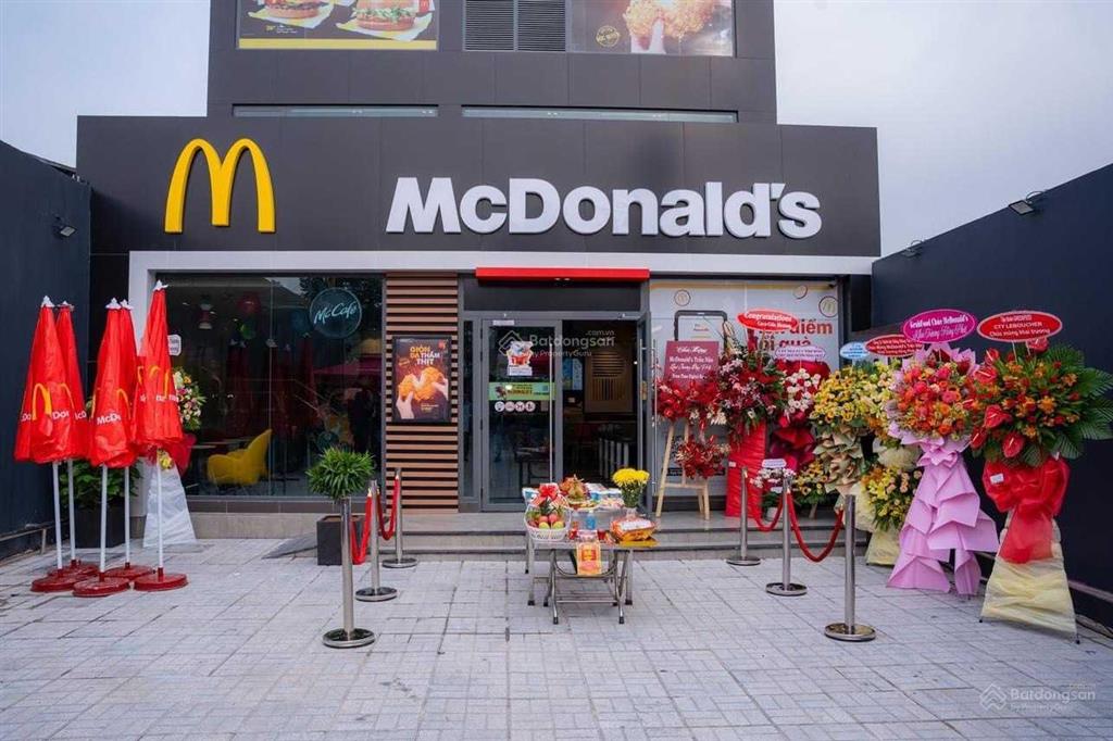 Cho thuê mặt bằng mặt tiền đặng tất, quận 1, dt 11x30m, 1 trệt 2 lầu, dtsd 990m2