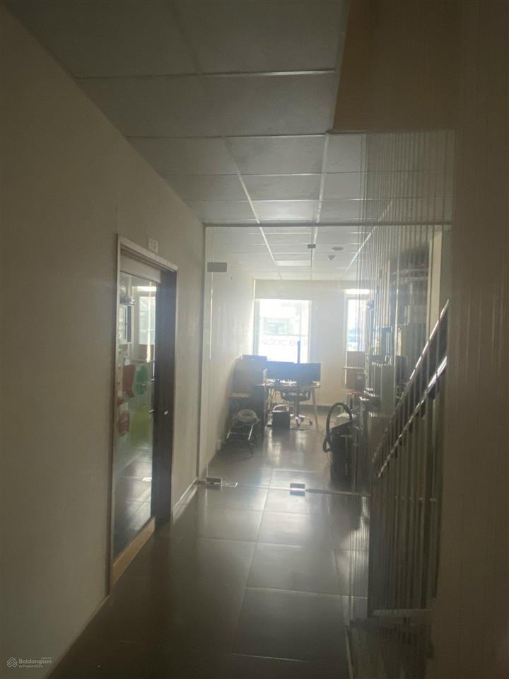 Cho thuê nhà mặt tiền hai bà trưng, quận 3. dt 8x10m. 1 trệt 2 lầu. dtsd 500m2