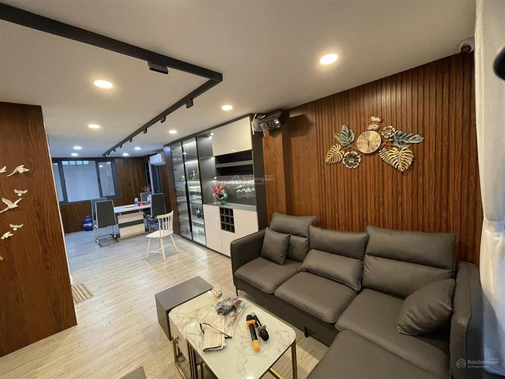 Nhà đường số tân quy, quận 7, dt 5.5x15m, lộ lớn, ô tô ngủ trong nhà, 7 tỷ