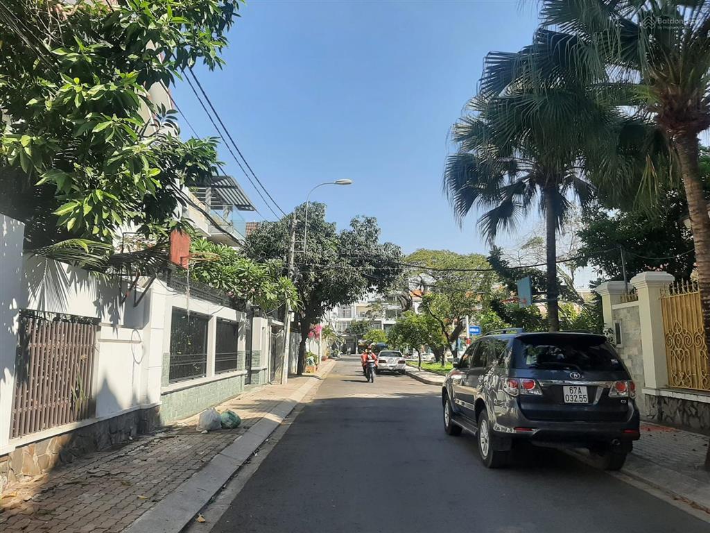 Nhà đường số tân quy, quận 7, dt 5.5x15m, lộ lớn, ô tô ngủ trong nhà, 7 tỷ