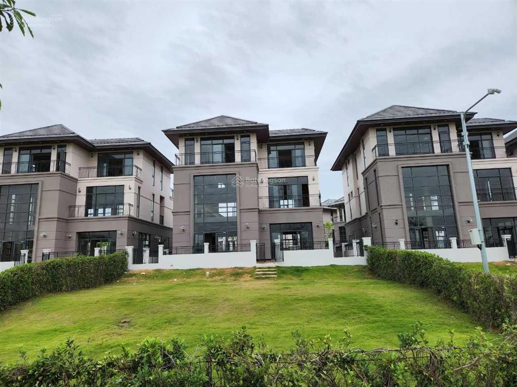 Gia đình bán gấp biệt thự song lập gsmetro city nhà bè, dt 10x20m, giá 26 tỷ  0909 904 ***