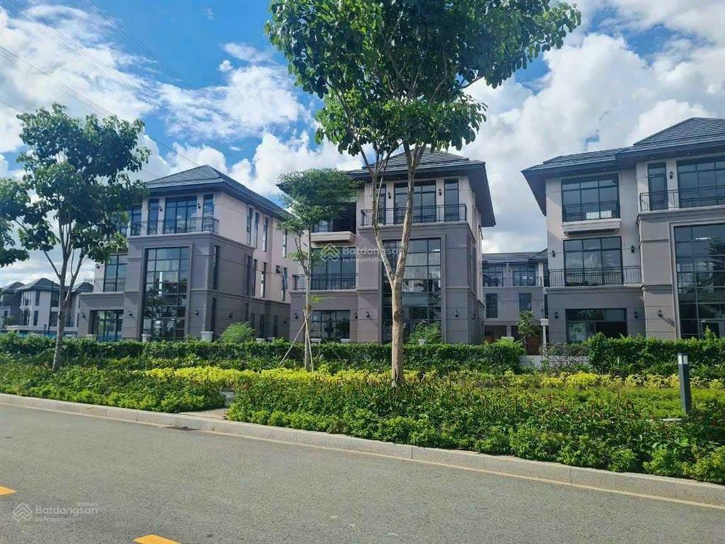 Gia đình bán gấp biệt thự song lập gsmetro city nhà bè, dt 10x20m, giá 26 tỷ  0909 904 ***