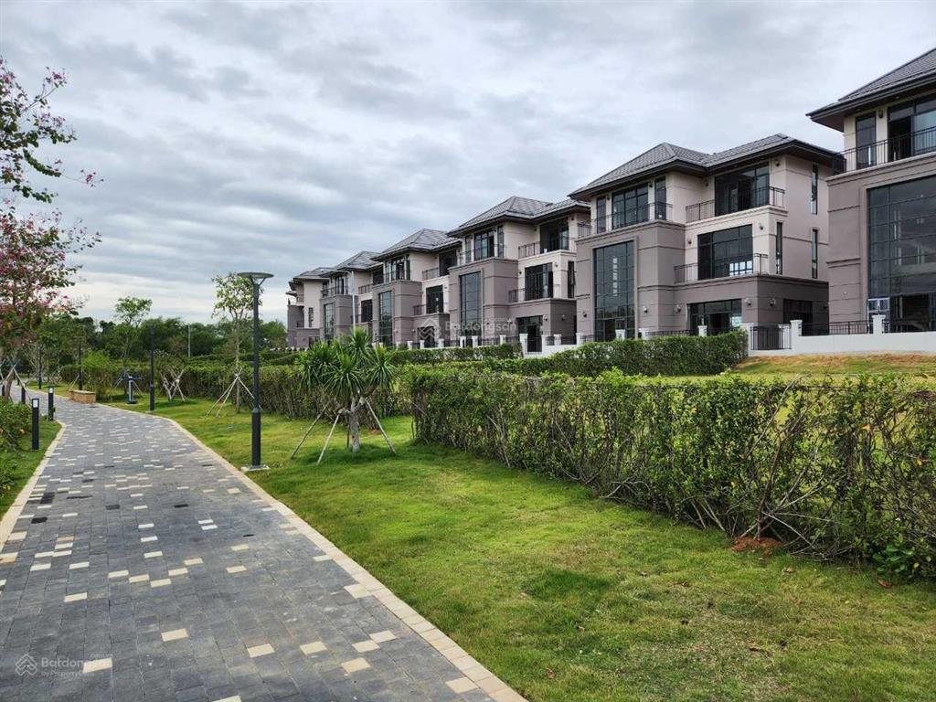 Gia đình bán gấp biệt thự song lập gsmetro city nhà bè, dt 10x20m, giá 26 tỷ  0909 904 ***