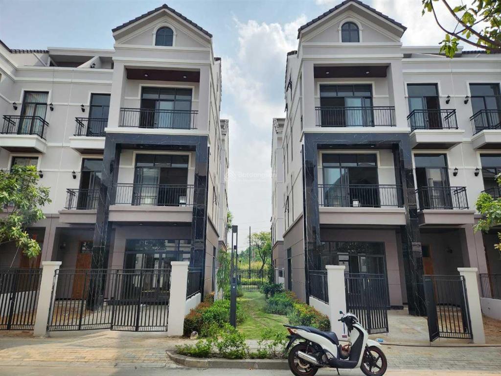 Gia đình bán gấp biệt thự song lập gsmetro city nhà bè, dt 10x20m, giá 26 tỷ  0909 904 ***