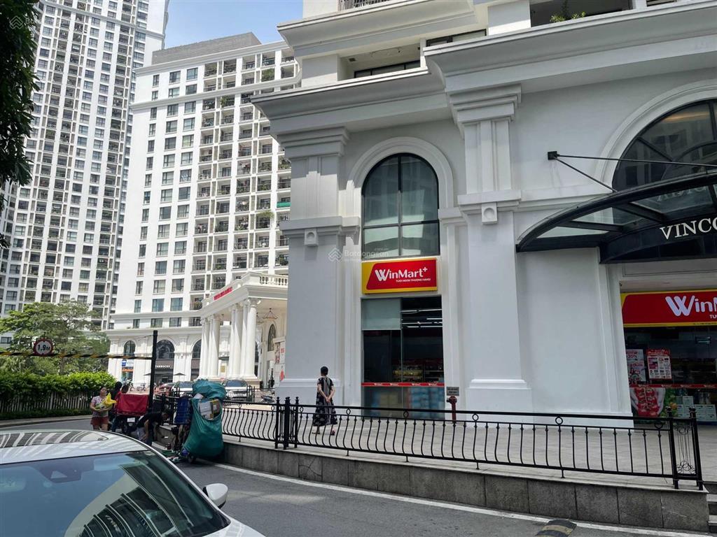 Chính chủ cần bán gấp shophouse thuộc tòa r3 vinhomes royal city 72a nguyễn trãi diện tích 224 m2