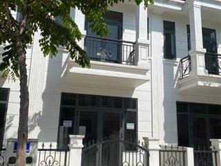 Bán căn nhà đẹp 1 trệt 2 lầu mới xây xong, sổ hồng riêng, Tân Phước Khánh, Tân Uyên, Bình Dương LH 0903 066 813