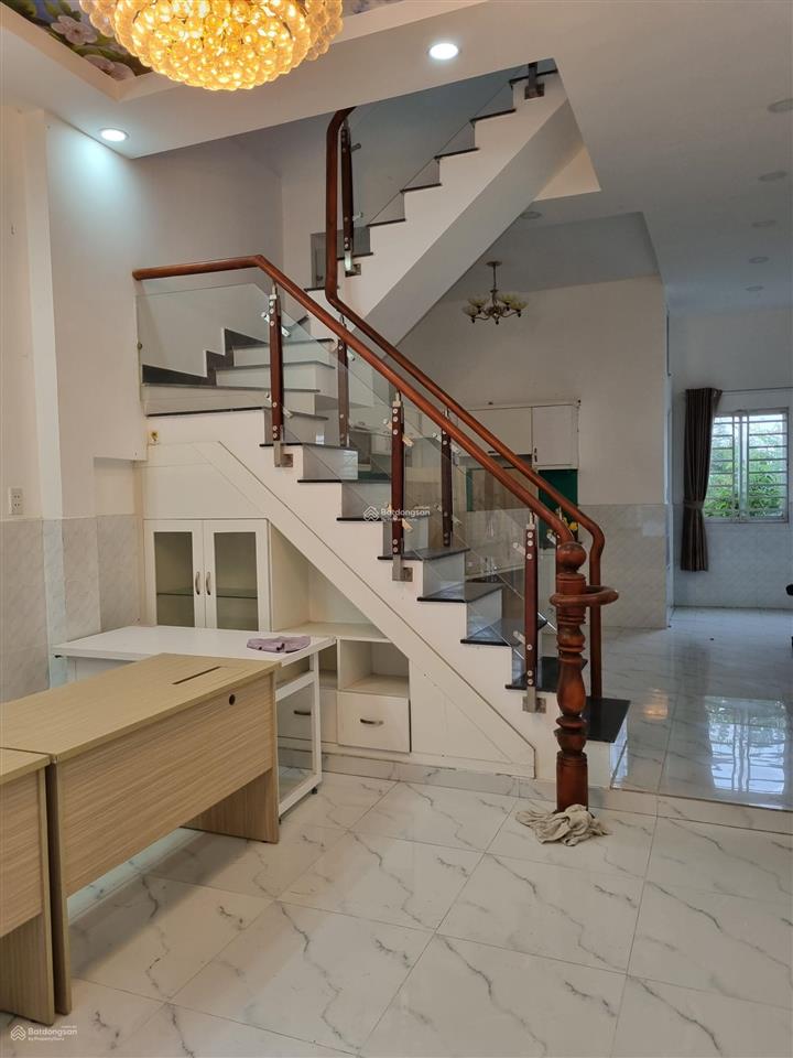 Cần tiền làm ăn bán căn nhà 1tr1lầu, 4x12.5m, sổ riêng hẻm xe hơi, giá 4ty5 cho thu 8tr/thang