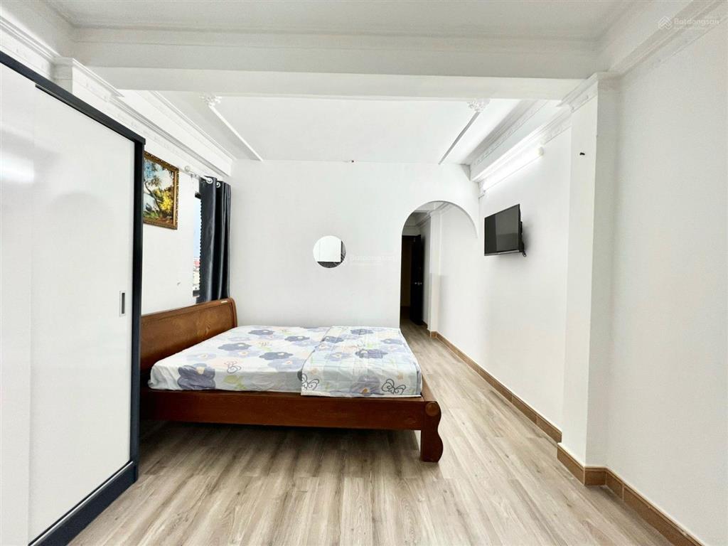 Phòng studio tách bếp rộng 40m2, full nội thất, thang máy hầm xe bảo vệ 24/24