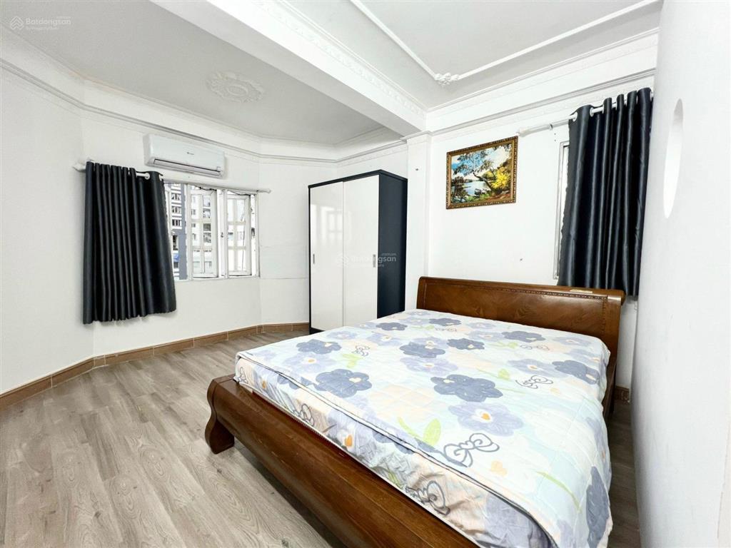 Phòng studio tách bếp rộng 40m2, full nội thất, thang máy hầm xe bảo vệ 24/24