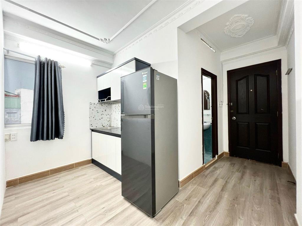 Phòng studio tách bếp rộng 40m2, full nội thất, thang máy hầm xe bảo vệ 24/24