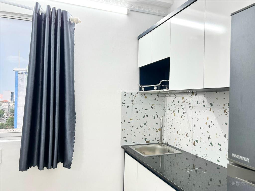 Phòng studio tách bếp rộng 40m2, full nội thất, thang máy hầm xe bảo vệ 24/24