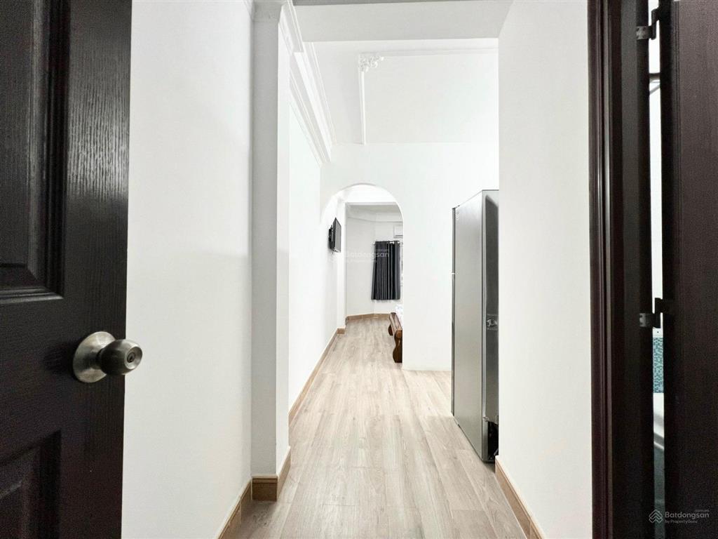 Phòng studio tách bếp rộng 40m2, full nội thất, thang máy hầm xe bảo vệ 24/24