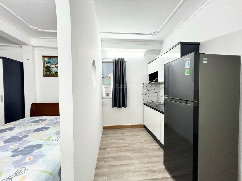 Phòng studio tách bếp rộng 40m2, full nội thất, thang máy hầm xe bảo vệ 24/24