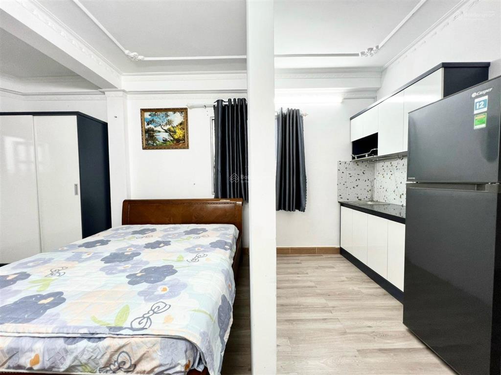 Phòng studio tách bếp rộng 40m2, full nội thất, thang máy hầm xe bảo vệ 24/24