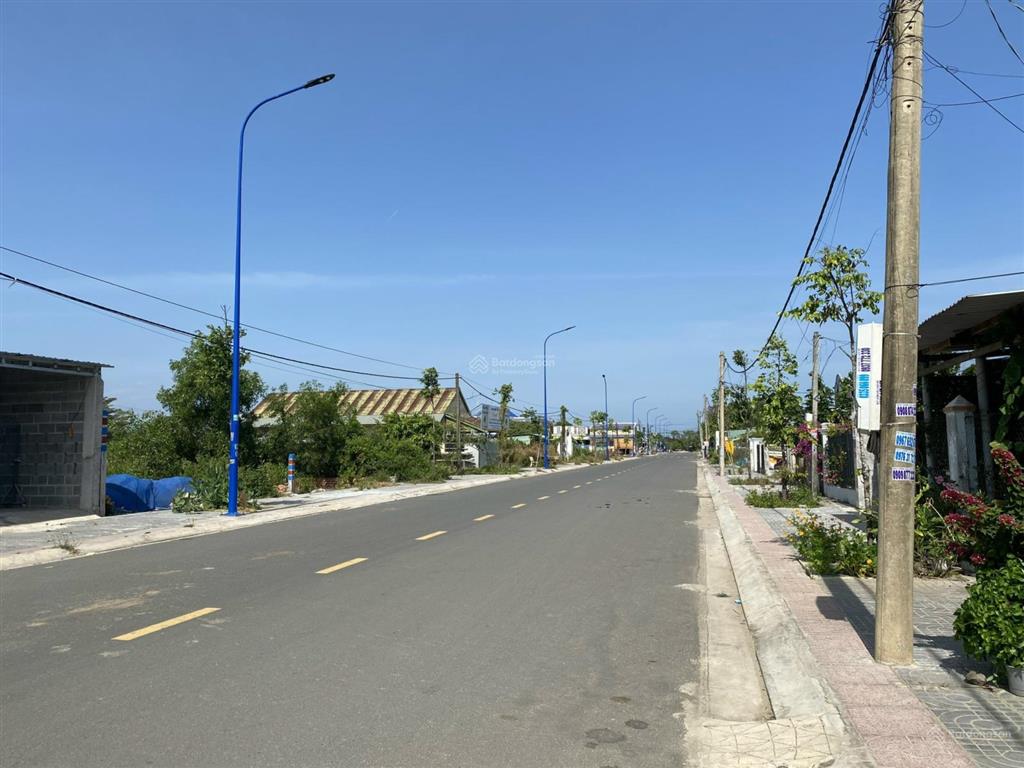 Lô góc siêu đẹp trong khu tái định cư lộc an, 2 mặt tiền đường đều rộng 15m, cách chợ lộc an 500m