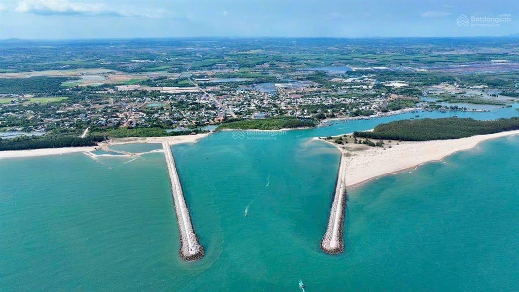 Bán đất ven biển lộc an, mặt tiền đường nhựa cách chợ lộc an 300m. dt 200m2 (10x20) full thổ cư