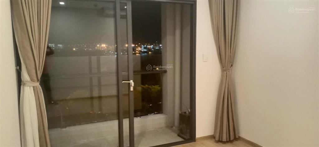 Cho thuê gấp new city 3pn 2wc dt 102m2, nội thất cơ bản giá 20.000.000 view sông,  0908 833 ***