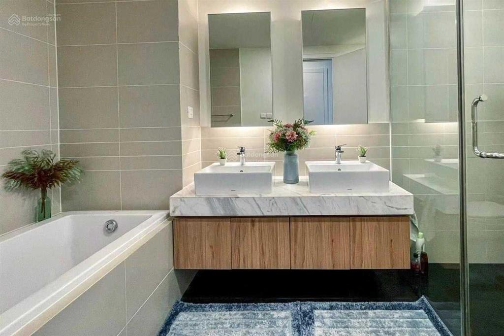 Bán căn hộ cao cấp watermark, 101 m2, 2pn, full đồ, tầng cao, view trực diện hồ tây, giá 14.6 tỷ