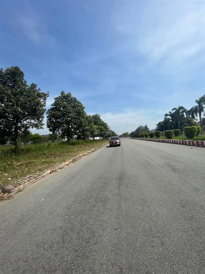 Bán đất đường số 8 green city đường 50m đối diện aeonmall tân an 0909 480 ***