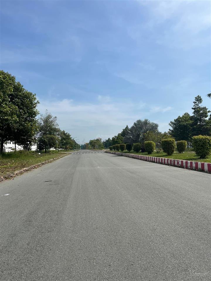 Bán đất đường số 8 green city đường 50m đối diện aeonmall tân an 0909 480 ***