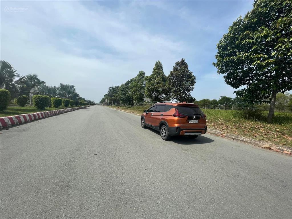 Bán đất đường số 8 green city đường 50m đối diện aeonmall tân an 0909 480 ***