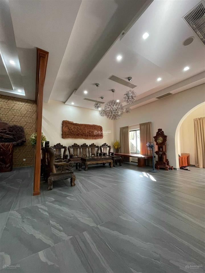 Cho thuê biệt thự 27 trần nhật duật p. tân định quận 1 dt 14x25m 1 trệt 1 lầu sân vườn