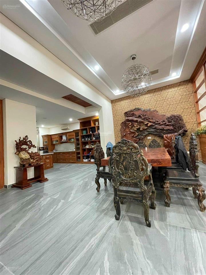Cho thuê biệt thự 27 trần nhật duật p. tân định quận 1 dt 14x25m 1 trệt 1 lầu sân vườn