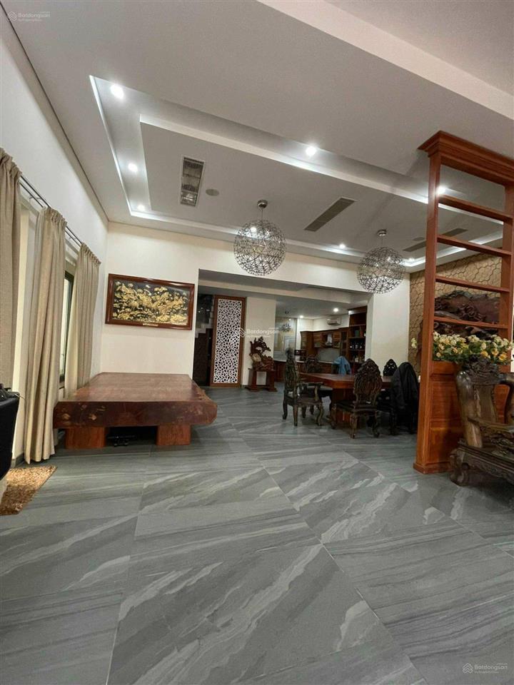 Cho thuê biệt thự 27 trần nhật duật p. tân định quận 1 dt 14x25m 1 trệt 1 lầu sân vườn