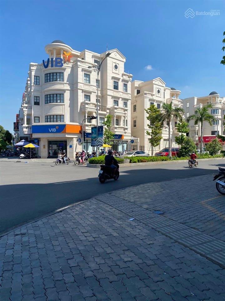 Bán nhanh căn nhà phố có hầm hoàn thiện đẹp, có thang máy, giá chỉ 20 tỷ khu cityland park hill