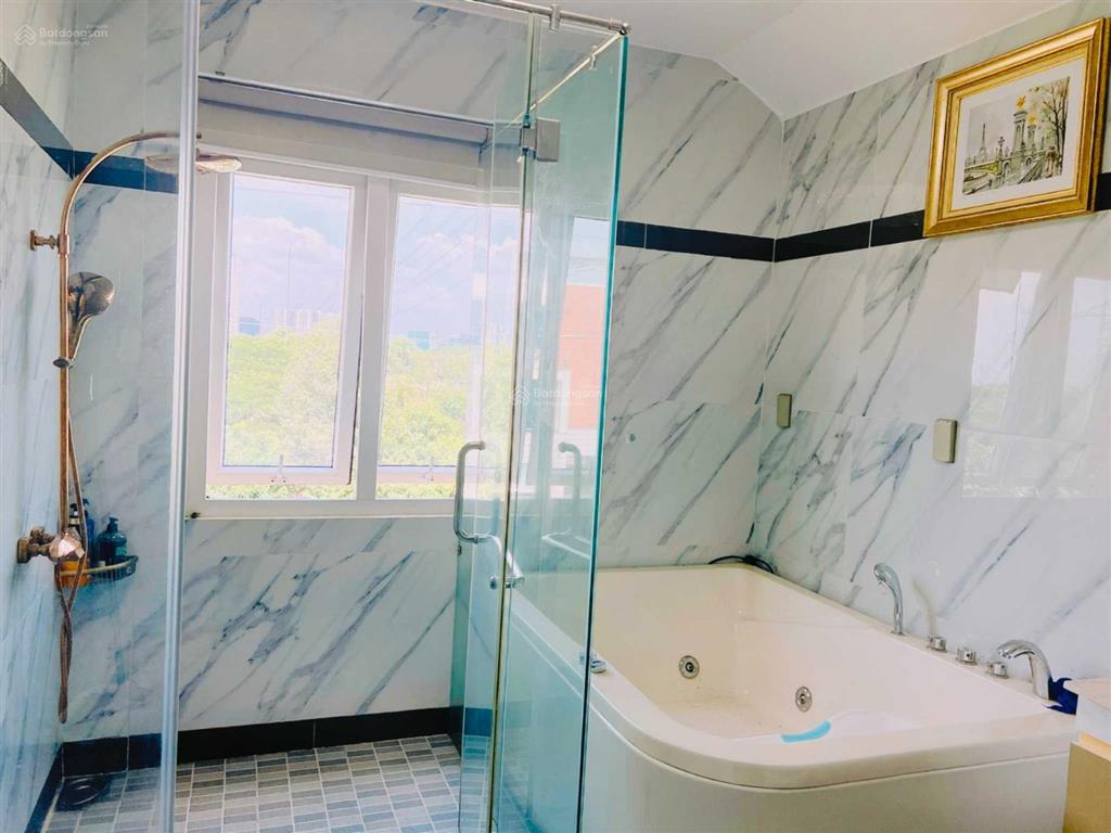 Gia đình cần bán gấp biệt thự dragon parc nhà bè (dt 8x21m=168m2) giá 18 tỷ 800tr,  0909 904 ***