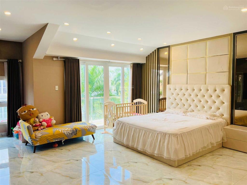 Gia đình cần bán gấp biệt thự dragon parc nhà bè (dt 8x21m=168m2) giá 18 tỷ 800tr,  0909 904 ***