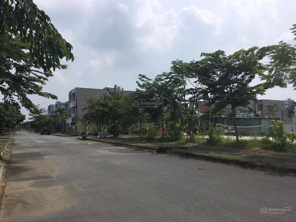 Bán gấp đất kdc bách khoa  p.phú hữu q9 mã lô aii  40 (dt 13,8 x32.5 =447m2 vị trí đẹp, giá rẻ