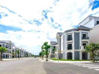 Bán biệt thự  villas căn duy nhất đường d2a giá siêu rẻ chỉ 47 tỷ, trục chính trung tâm dự án