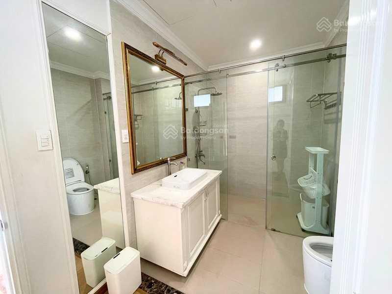 Nhà 3 tầng khu compound phố đông. dt 120m2, giá 20  22 triệu/tháng.  0902 746 ***