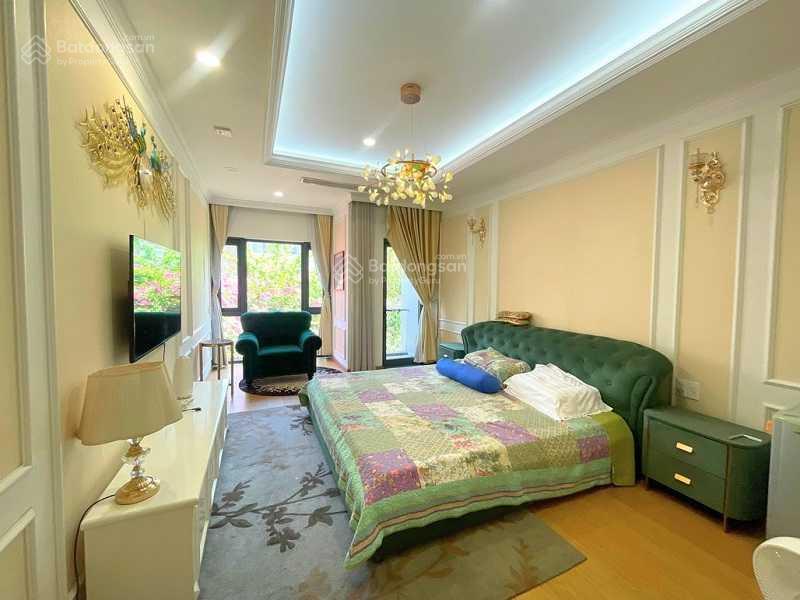Nhà 3 tầng khu compound phố đông. dt 120m2, giá 20  22 triệu/tháng.  0902 746 ***