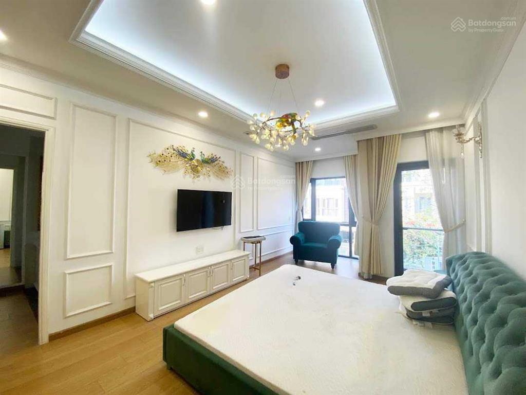 Nhà 3 tầng khu compound phố đông. dt 120m2, giá 20  22 triệu/tháng.  0902 746 ***