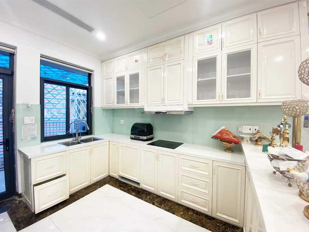 Nhà 3 tầng khu compound phố đông. dt 120m2, giá 20  22 triệu/tháng.  0902 746 ***