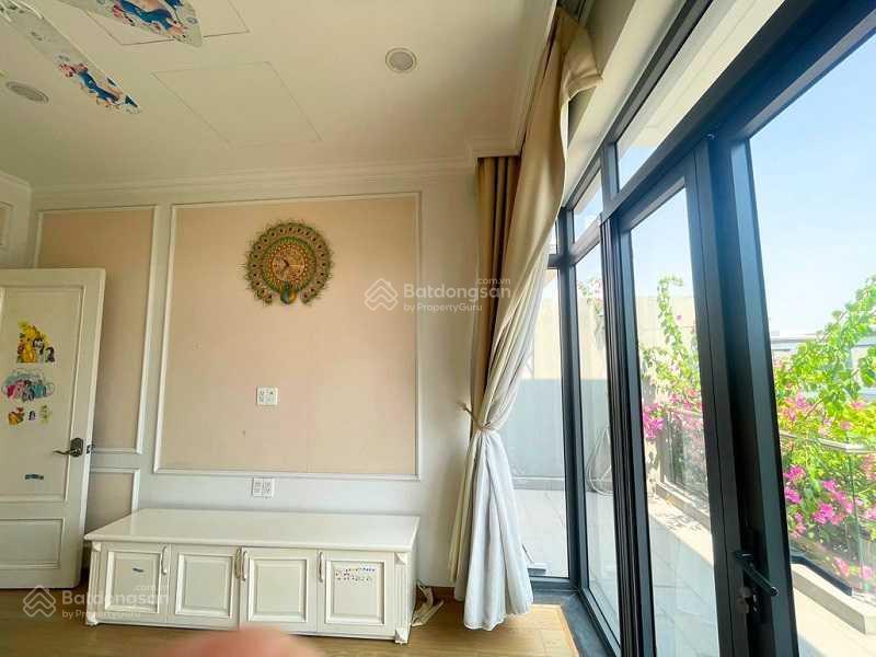 Nhà 3 tầng khu compound phố đông. dt 120m2, giá 20  22 triệu/tháng.  0902 746 ***