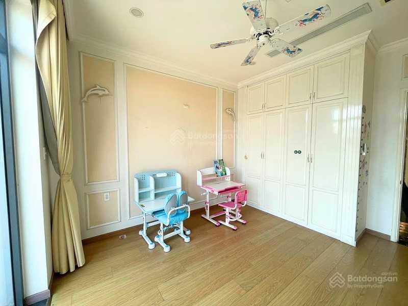 Nhà 3 tầng khu compound phố đông. dt 120m2, giá 20  22 triệu/tháng.  0902 746 ***