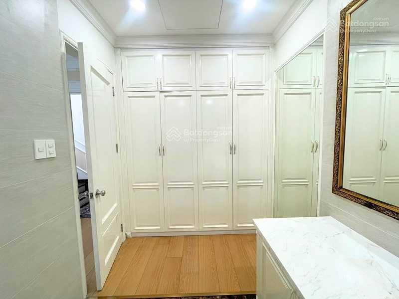 Nhà 3 tầng khu compound phố đông. dt 120m2, giá 20  22 triệu/tháng.  0902 746 ***