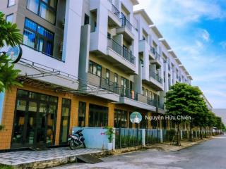 Shophouse đối diện 6 tòa chung cư, xd 75m2, 4 tầng, giá chỉ ~5,8 tỷ. cho thuê dòng tiền 220tr/năm