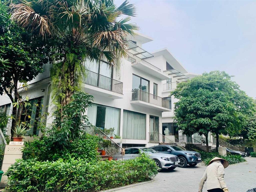 Bán căn biệt thự đơn lập siêu đẹp, ngay cạnh bể bơi khai sơn hill long biên. giá chỉ 300 triệu/m2