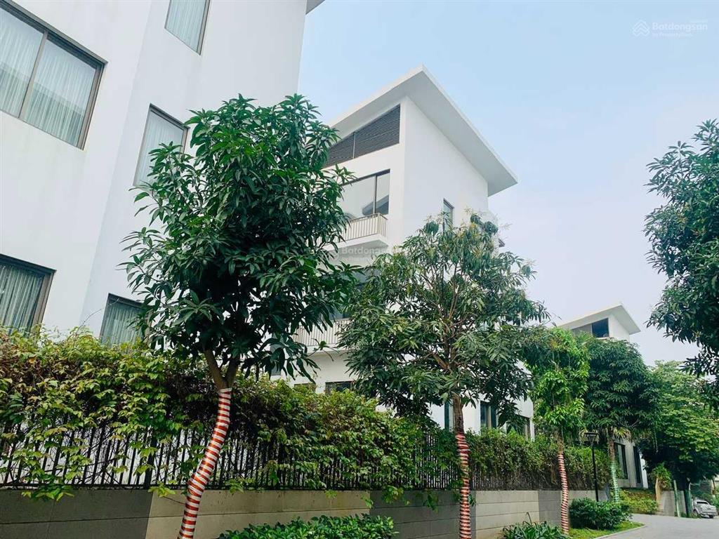 Bán căn biệt thự đơn lập siêu đẹp, ngay cạnh bể bơi khai sơn hill long biên. giá chỉ 300 triệu/m2