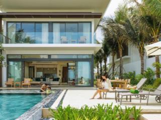 Bán biệt thự biển melia hồ tràm, mặt tiền biển trực diện giá hấp dẫn.  0938 917 ***