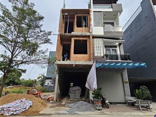 Nhà đang xây 4tỷ350 72m2 có phòng ngủ dưới full nội thất gần ngã tư miếu ông cù tp. thuận an