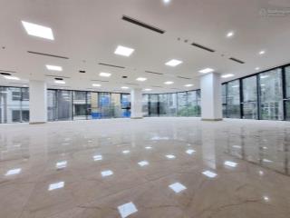 Siêu phẩm tòa văn phòng mặt phố trung tâm quận cầu giấy, lô góc, dt 320m, 8 tầng, mt 20m.
