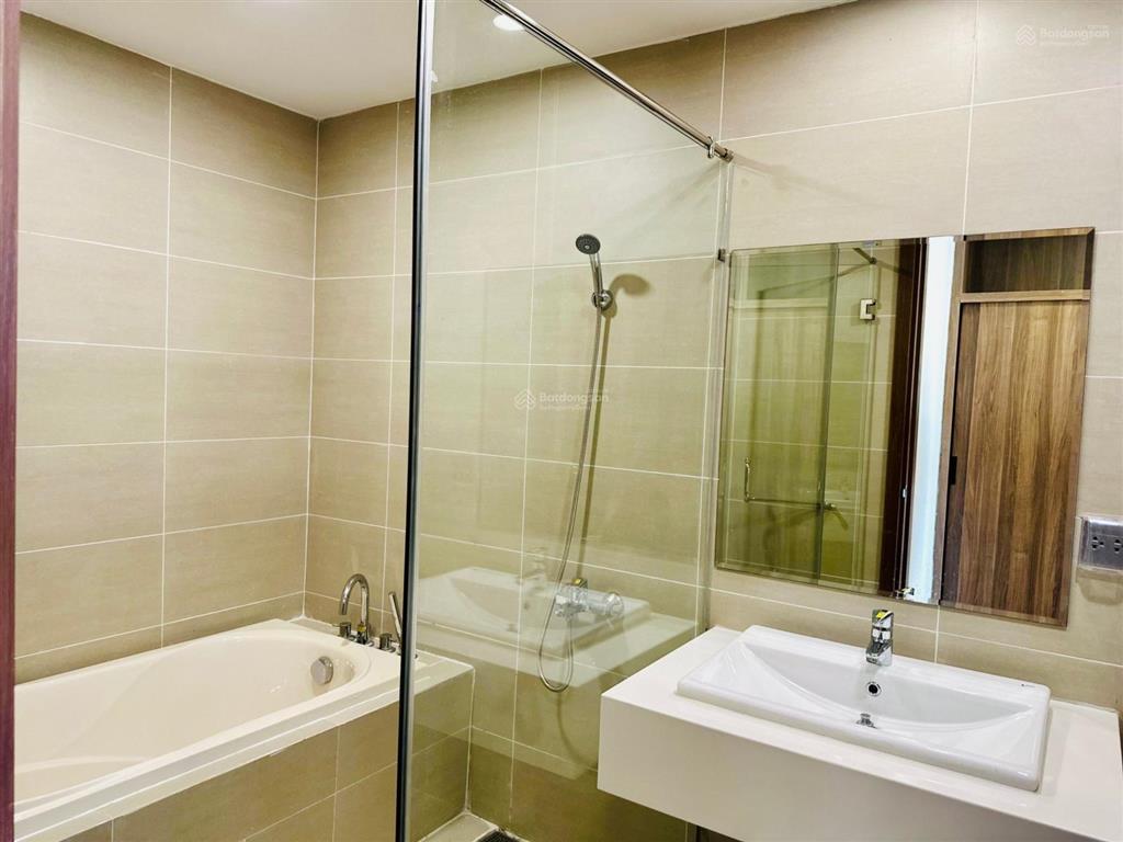 Cần bán căn 2pn giá 7,7tỷ không đăng giá ảo. căn hộ 2pn + 2wc 83m2 tầng trung view landmark 81, lđc