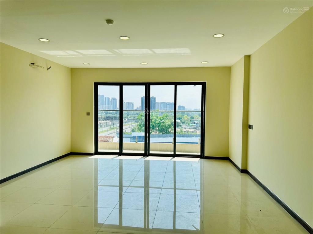 Cần bán căn 2pn giá 7,7tỷ không đăng giá ảo. căn hộ 2pn + 2wc 83m2 tầng trung view landmark 81, lđc