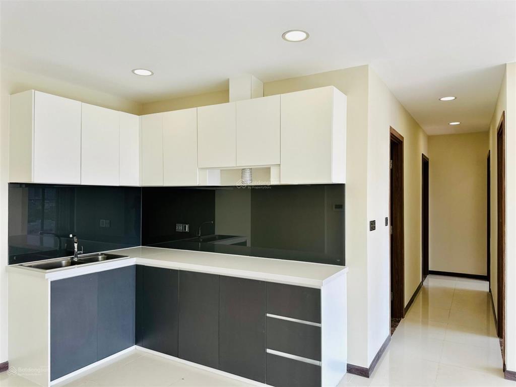 Cần bán căn 2pn giá 7,7tỷ không đăng giá ảo. căn hộ 2pn + 2wc 83m2 tầng trung view landmark 81, lđc
